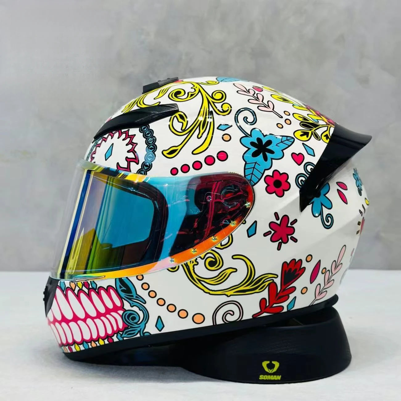 Street Graffiti Style Full Face Motorcycle Helmet Reduces Wind Drag Stabilizing Head at High Speeds for a Less Fatiguing Ride